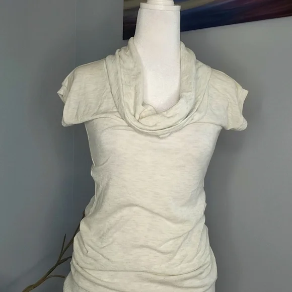 Women's Top - Picture 2 of 7